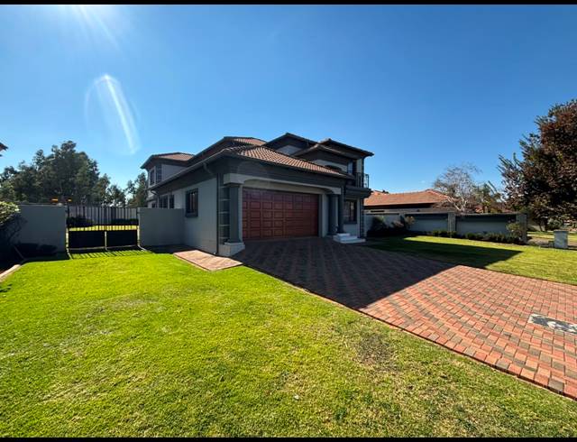 4 BEDROOM HOUSE FOR SALE IN HELDERWYK